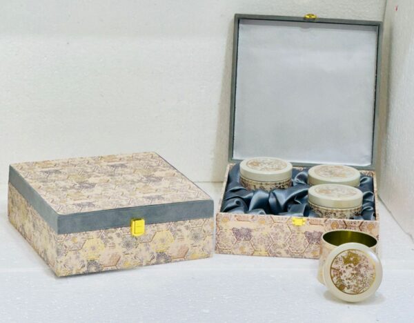 Vintage-inspired hexagon gift hampers box with 4 jars, perfect for wedding favors, stylish gifts, and special occasions.