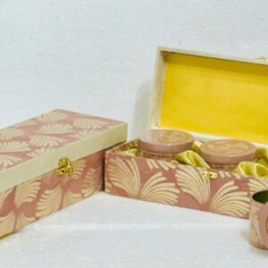 Stylish gift hampers box with 3 jars in peach, ideal for wedding favors, elegant gifts, and special occasions.