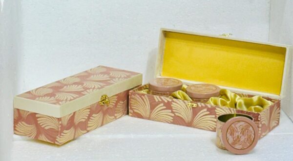 Stylish gift hampers box with 3 jars in peach, ideal for wedding favors, elegant gifts, and special occasions.
