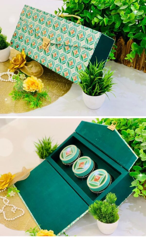 Stylish gift hampers box with 3 jars in moss green, perfect for wedding favors, elegant gifts, and memorable celebrations.