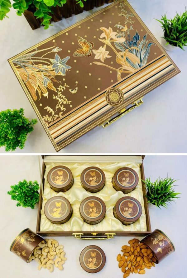 Elegant gift hampers box with floral design, perfect for wedding favors, gift baskets, and special occasions.